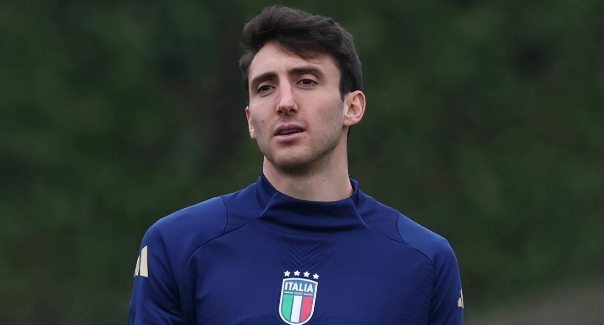 曼城锁定25岁天才飞翼，标价6000万欧，瓜帅情有独钟，沃克最佳替代者