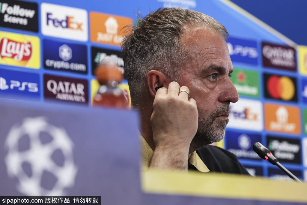 欧冠半决赛争议判罚引爆舆论，拉波尔塔怒斥裁判，巴萨未来路在何方？