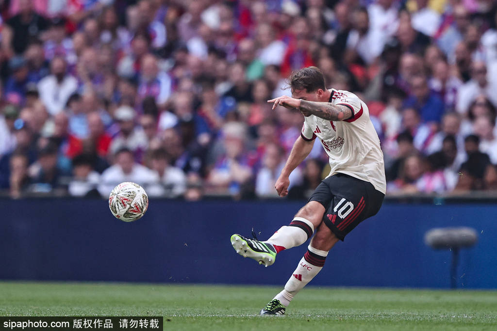 利物浦1.3亿英镑豪购伊萨克！转会市场风云再起